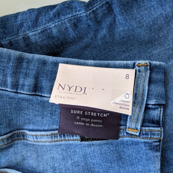NWT NYDJ YOGA JEAN SHORTs SZ.8 - Picture 2 of 3